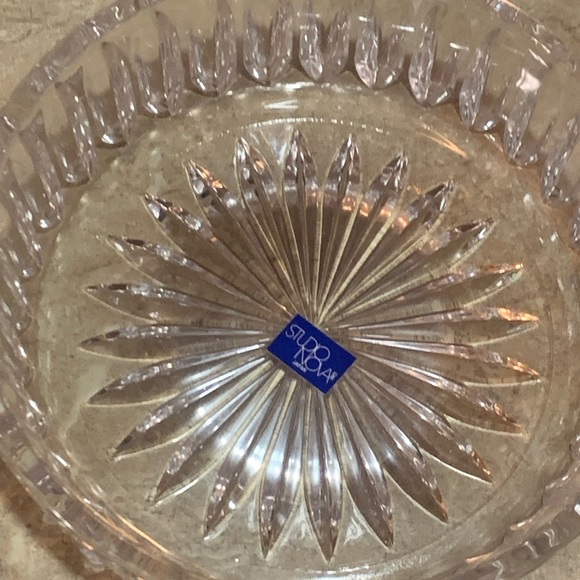 STUDIONOVA GOLDEN POINSETTIA ROUND TRINKET OR JEWELRY BOX WY228/505 - Picture 8 of 11